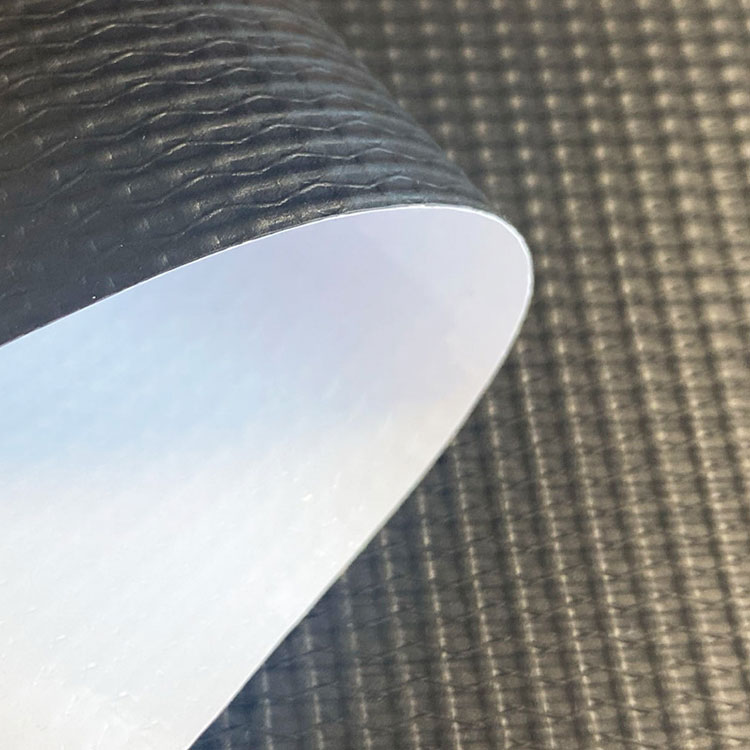 Kepiye cara warp rajutan kain industri dadi kain praktis sing nambah kualitas urip ing skenario?